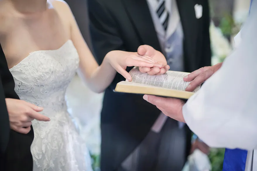 家族の祝福を受けて歩み出す、
旅立ちの瞬間。