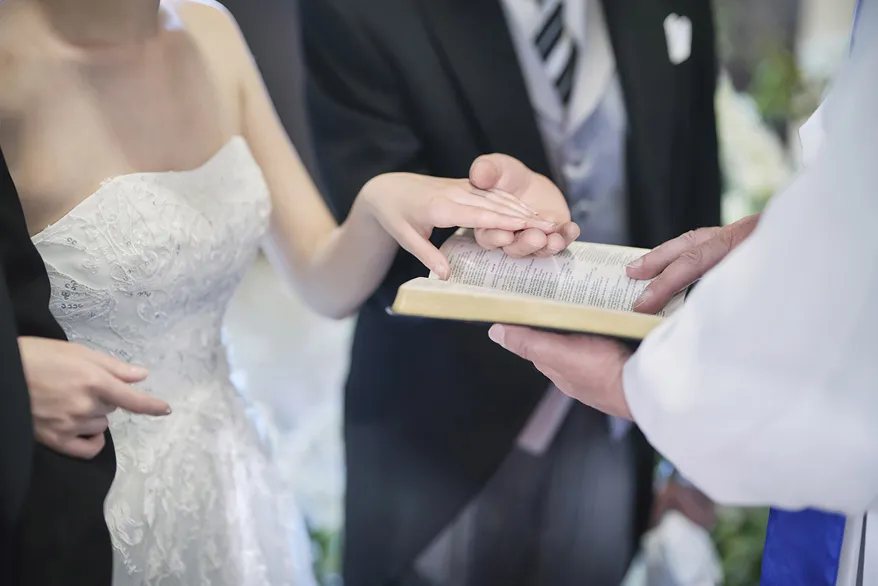 家族の祝福を受けて歩み出す、
旅立ちの瞬間。