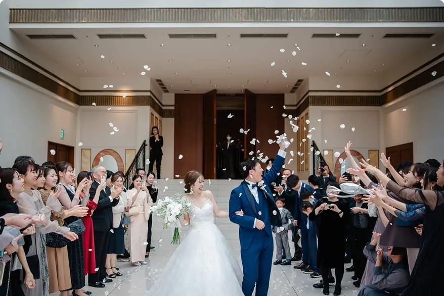 おふたりの新しい門出を祝う、
祝福のシャワー。