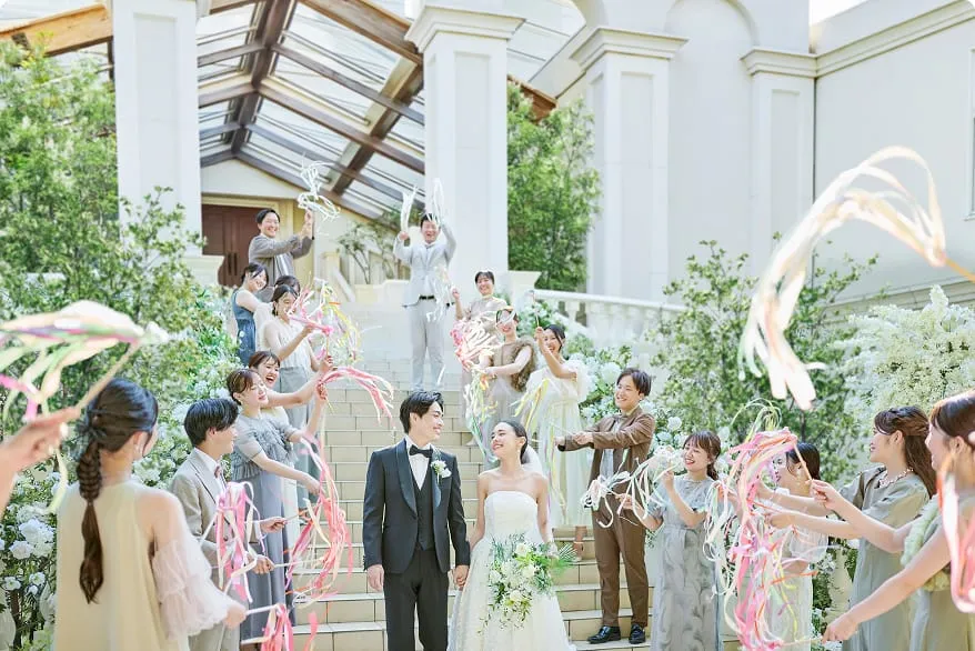 おふたりの新しい門出を祝う、
祝福のシャワー。