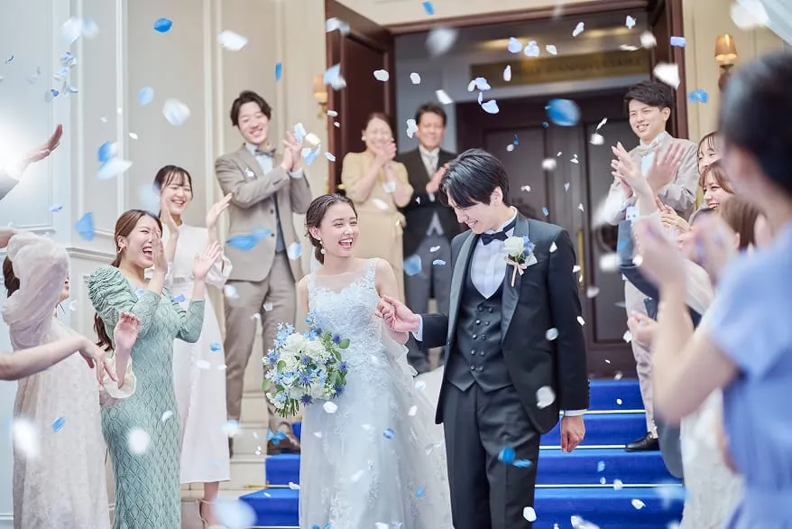 おふたりの新しい門出を祝う、
祝福のシャワー。