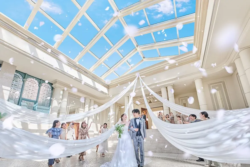 おふたりの新しい門出を祝う、
祝福のシャワー。