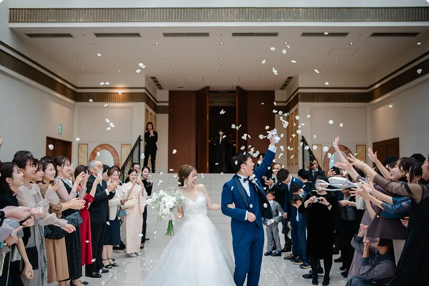 おふたりの新しい門出を祝う、
祝福のシャワー。