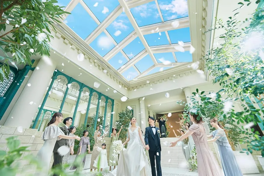 おふたりの新しい門出を祝う、
祝福のシャワー。