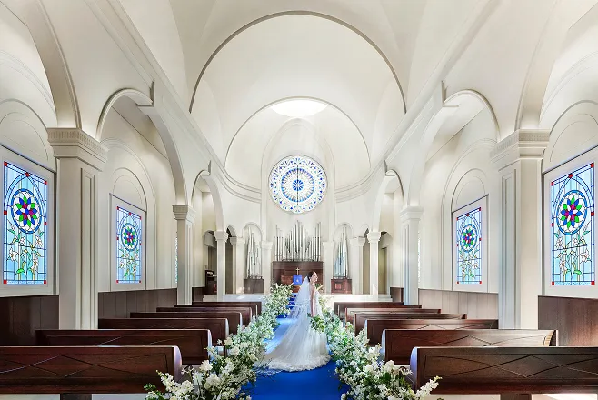 壮麗なスケールと
青に彩られた神聖な大聖堂