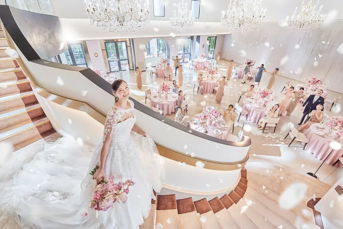 一歩ごとに視線を集める、
憧れの入場