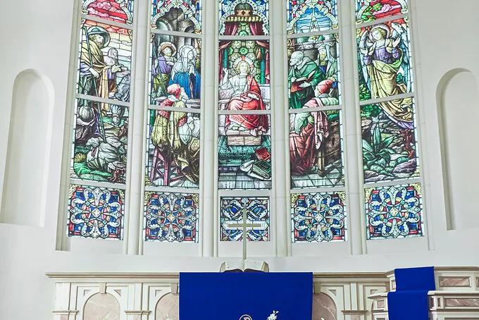 120年の歴史を刻むステンドグラス