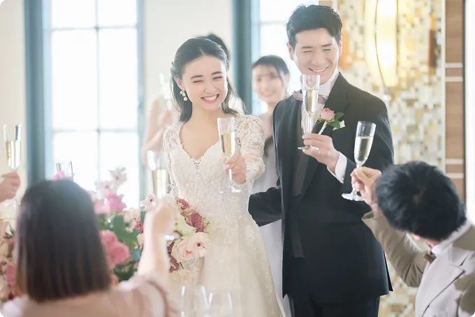 バーカウンターが特徴的なロビースペース