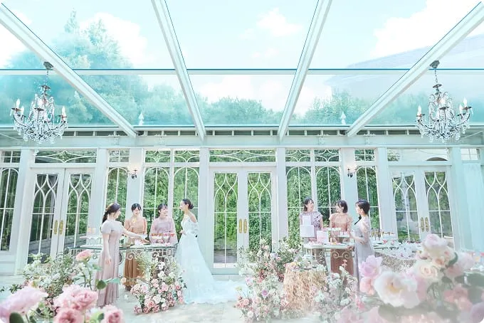 光に包まれる全天候型アトリウム