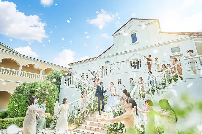 大階段でのフラワーシャワー