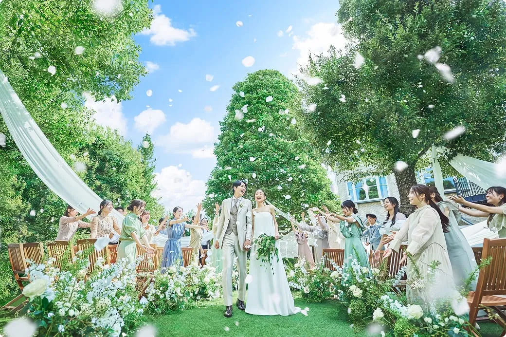 自然に包まれて誓うガーデンセレモニー