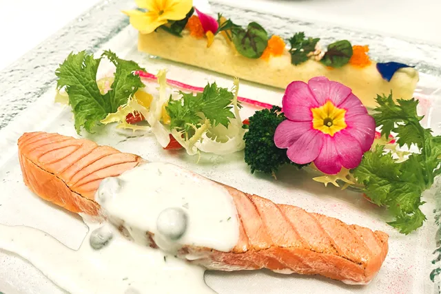 “あぶりサーモンのティエド -米粉のクレープと春の野菜-” ~笑顔で会える日まで、シェフからのエール~ 第1回