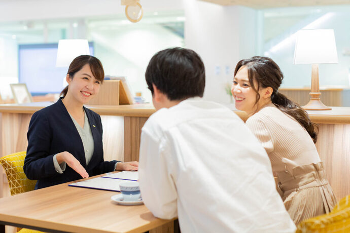 結婚式場スタッフとの打ち合わせ