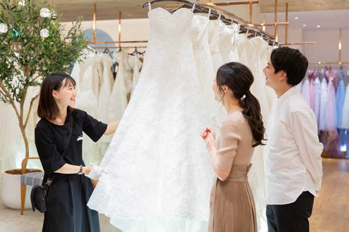 結婚式場でドレス試着