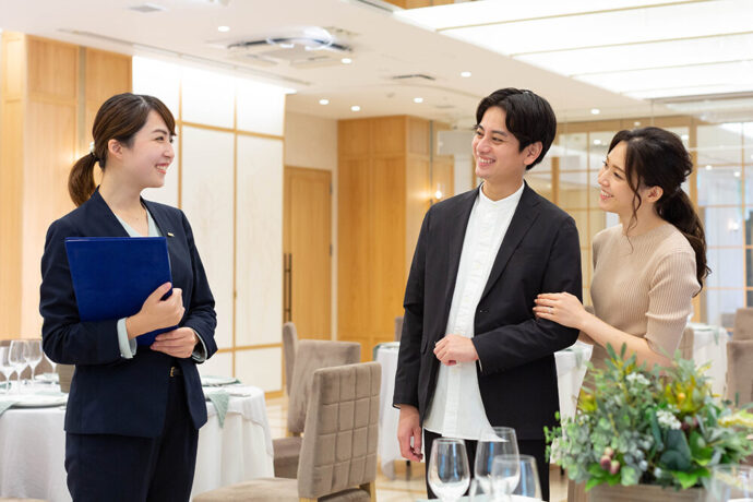 結婚式場スタッフとの打ち合わせ