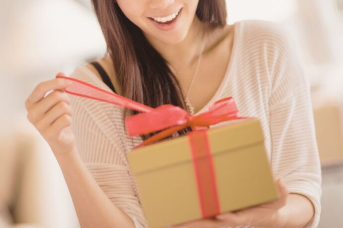 女性と誕生日プレゼント