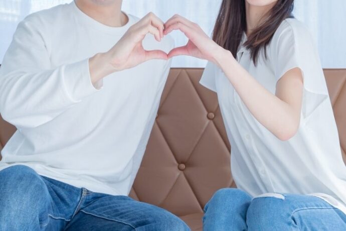 シミラールック白シャツデニム