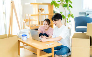 【同棲準備やることリスト】何から始める？初期費用は？親への挨拶から引っ越しまで
