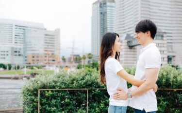 大人カップルに人気のさりげないお揃いアイテム16選！ペアグッズやトレンドも