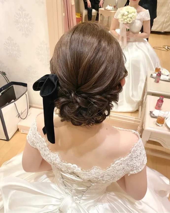 結婚式でも人気！ベロアリボンの結び方＆長さ・太さ別ヘアアレンジ10選