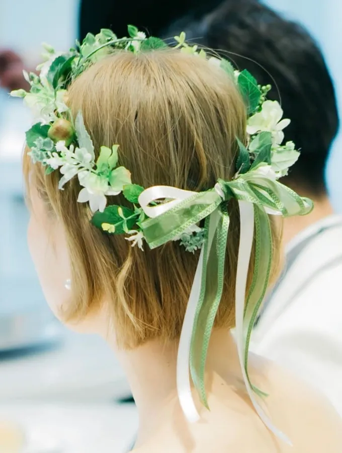 ナチュラルな花冠×ハイトーンショートヘア
