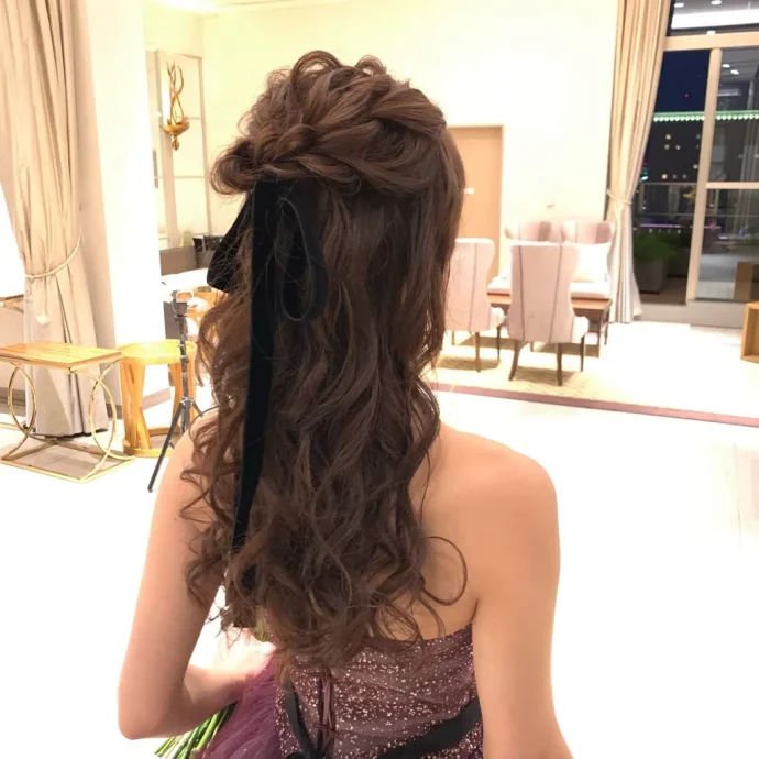 結婚式でも人気！ベロアリボンの結び方＆長さ・太さ別ヘアアレンジ10選