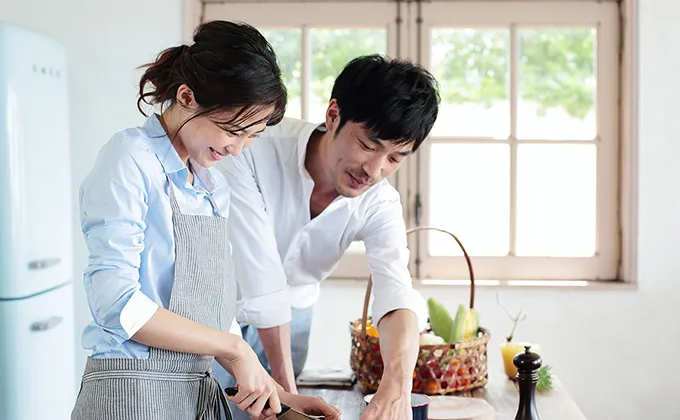 仲が深まる【おうちデート】のアイデアを提案!カップル・夫婦の休日の過ごし方は?