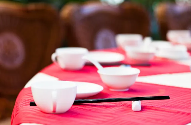 中華皿と箸