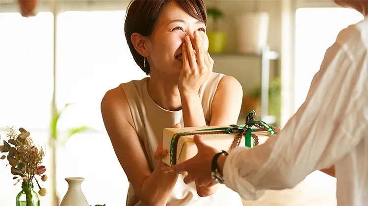 【結婚記念日】呼び名や由来&ご夫婦が笑顔になれるお祝いアイデア集