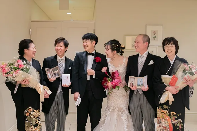 結婚式の費用は誰が出す？負担割合の決め方やタイミング・注意点を解説
