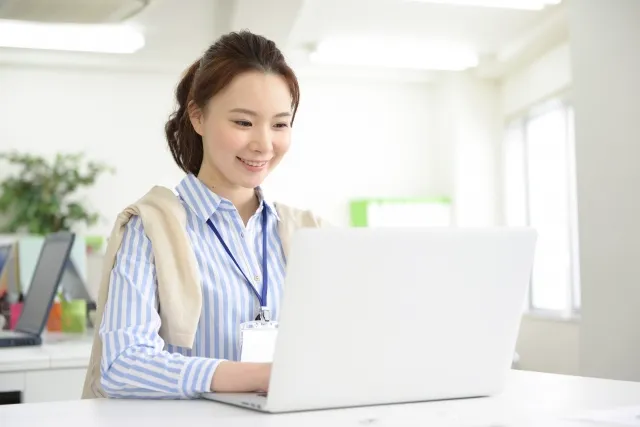 \「直接報告」が難しい場合は事前にメールを/