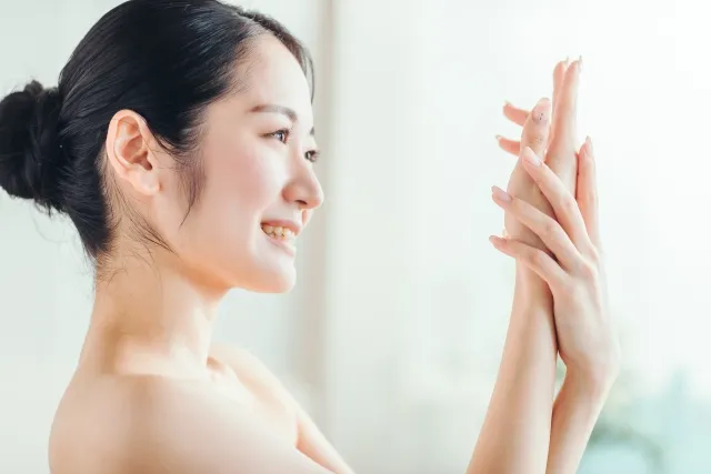 11月10日は「ハンドクリームの日」。手肌の乾燥・手荒れケアに効果的な塗り方、知っていますか?