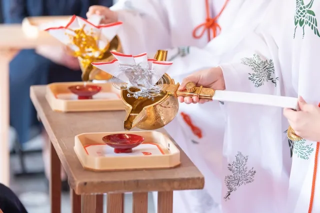 神前式の流れと費用!神社だけでなく結婚式場でもできる?