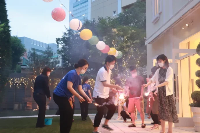 「夏祭り」をテーマに花火や盆踊りも♪特別な夏の記念日レストランに