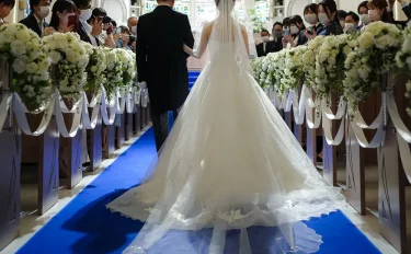 結婚式のバージンロードにはどんな意味がある？青色がおすすめの理由とは