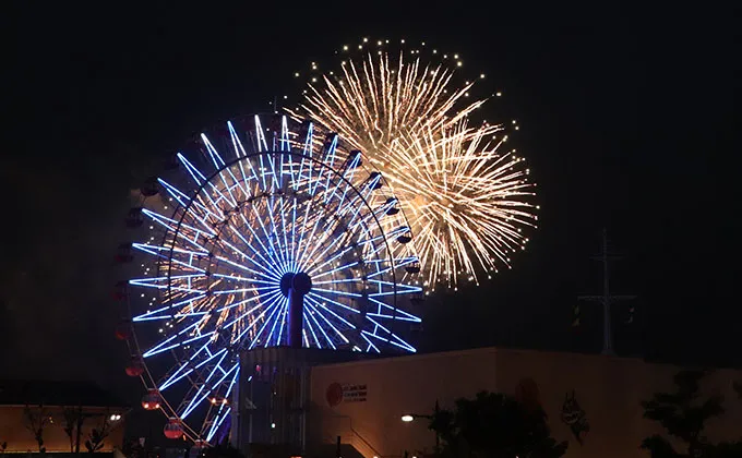 ハーバーランドの夜景をバックに特等席で花火を観賞