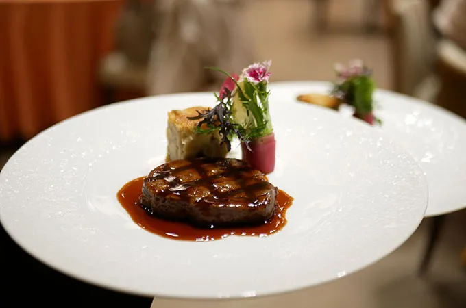 国産牛フィレ肉のロースト アーティーチョークのガトー