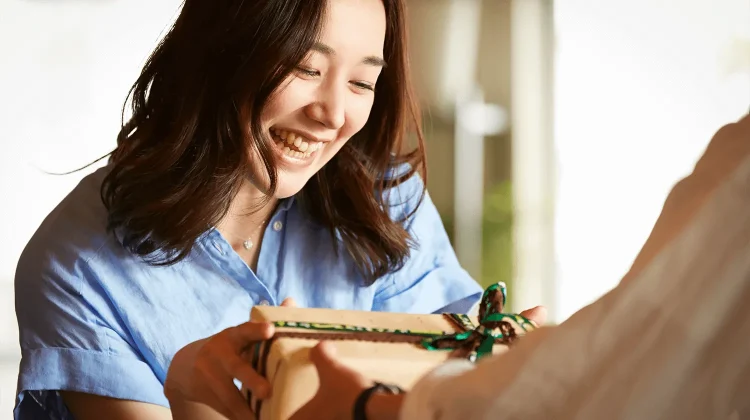 奥様への想いが、もっと伝わる!?誕生日プレゼントの選び方、贈り方
