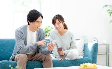 友だちにメールで一斉報告はOK？結婚報告のお悩みを解決！【友人編】