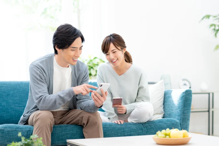 友だちにメールで一斉報告はOK?結婚報告のお悩みを解決!【友人編】