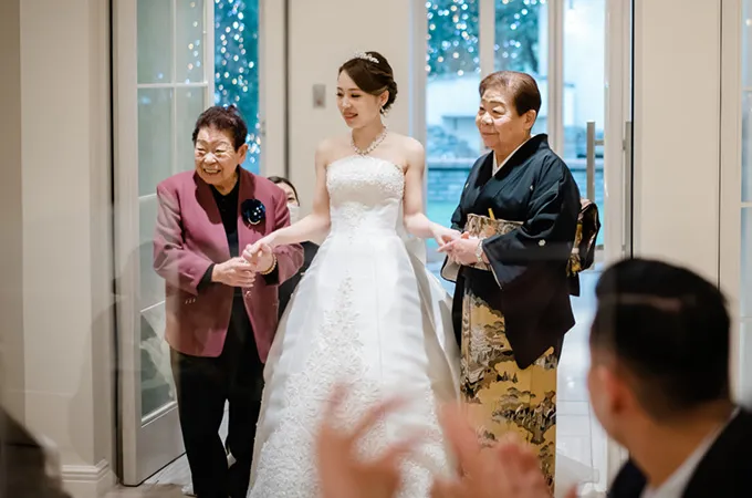 新婦と祖母2人