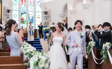 【WEDDING REPORT】挙式は家族に感謝を伝え、披露宴は友人とリラックスした時間を