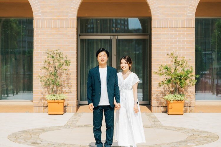 【男女別】結婚挨拶の服装マナー｜夏・冬の服装や髪型・メイクのポイントも紹介