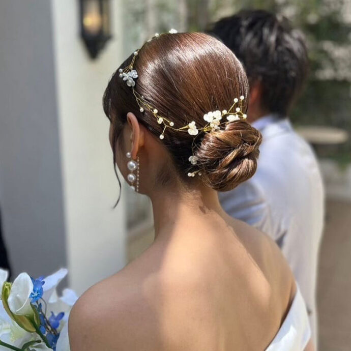 タイトシニヨンの花嫁ヘアアレンジ