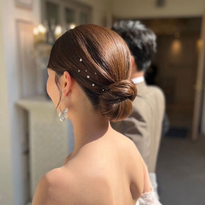タイトシニヨンの花嫁ヘアアレンジ