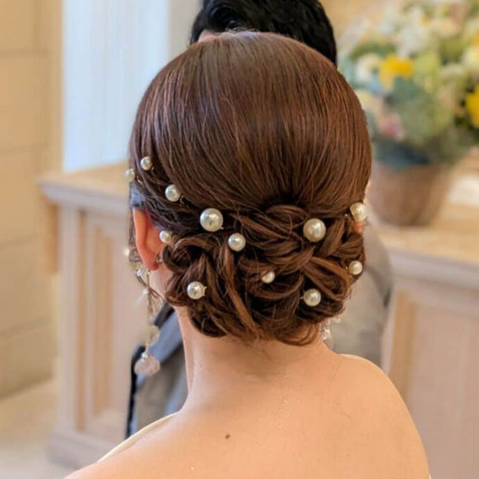タイトシニヨンの花嫁ヘアアレンジ