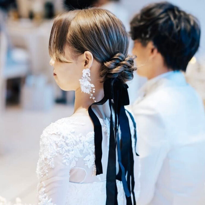 タイトシニヨンの花嫁ヘアアレンジ
