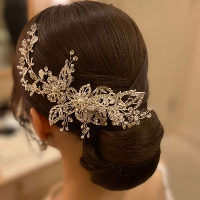 タイトシニヨンの花嫁ヘアアレンジ