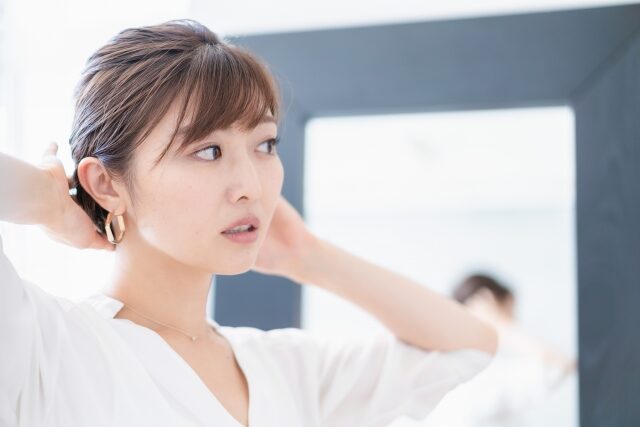 ブライダルフェアの試食で髪をまとめる