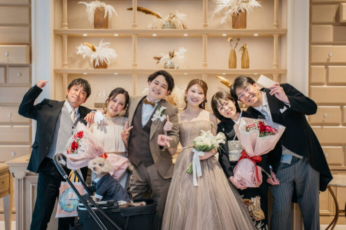 愛犬と家族で写真撮影